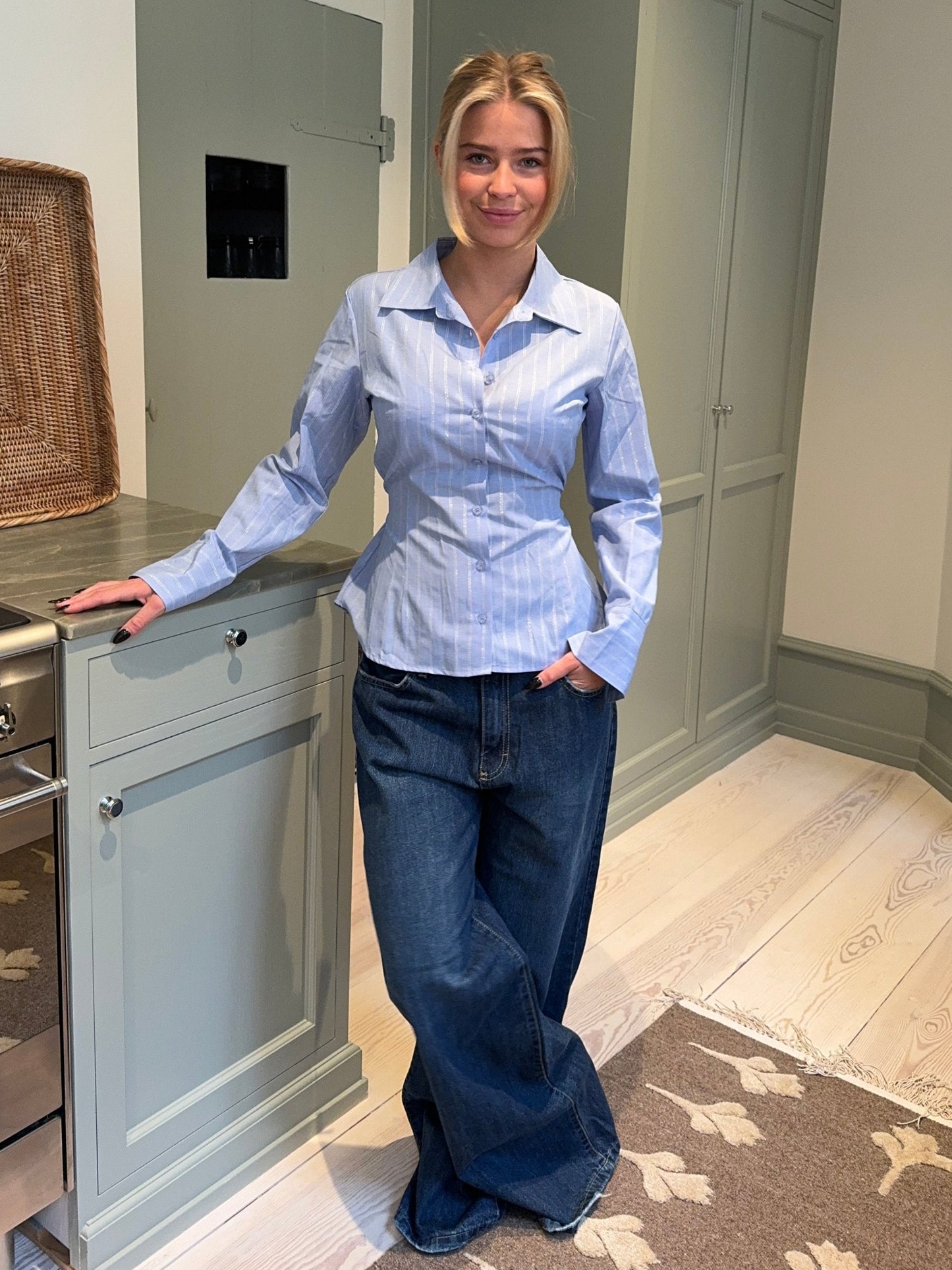 Alberte fitted shirt - Blue/silver stripes